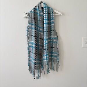 Madison 88 Chevron Knit Scarf in Blue and White 60x10